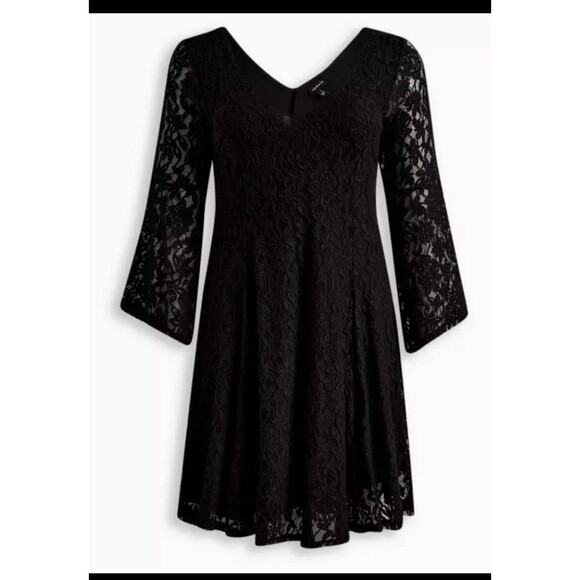 Torrid Women's Black Lace Flared Sleeve V-Neck Dress Plus Size 1X - Picture 1 of 10